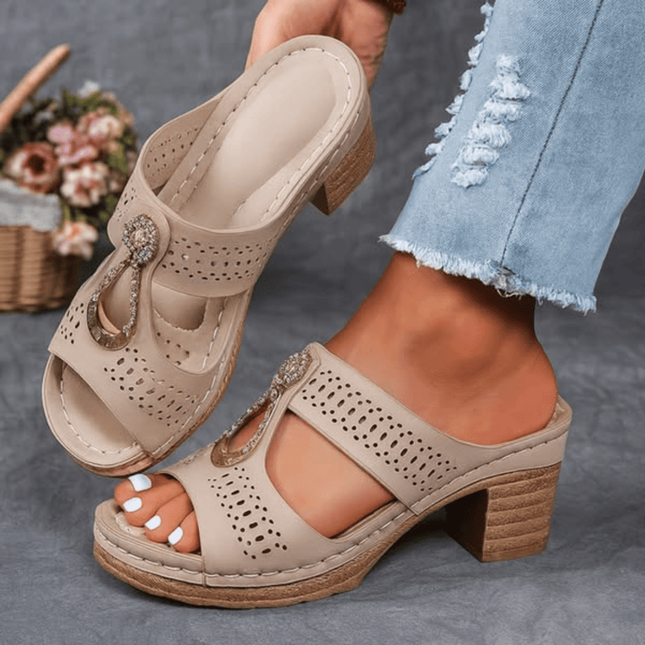 CHIC AND COMFORTABLE SUPPORTIVE SANDALS