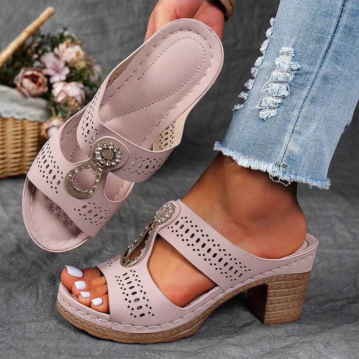 CHIC AND COMFORTABLE SUPPORTIVE SANDALS