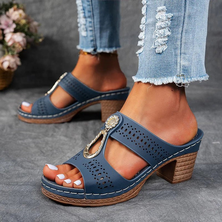 CHIC AND COMFORTABLE SUPPORTIVE SANDALS