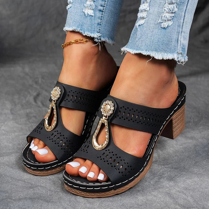 CHIC AND COMFORTABLE SUPPORTIVE SANDALS