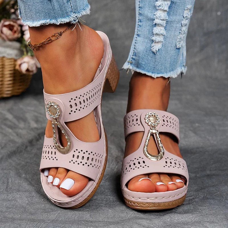 CHIC AND COMFORTABLE SUPPORTIVE SANDALS