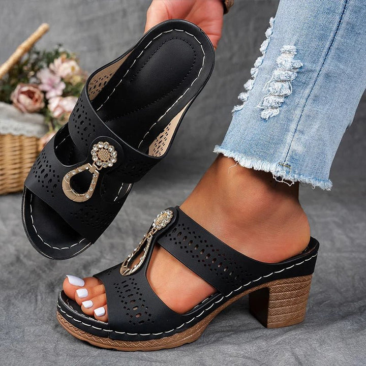 CHIC AND COMFORTABLE SUPPORTIVE SANDALS