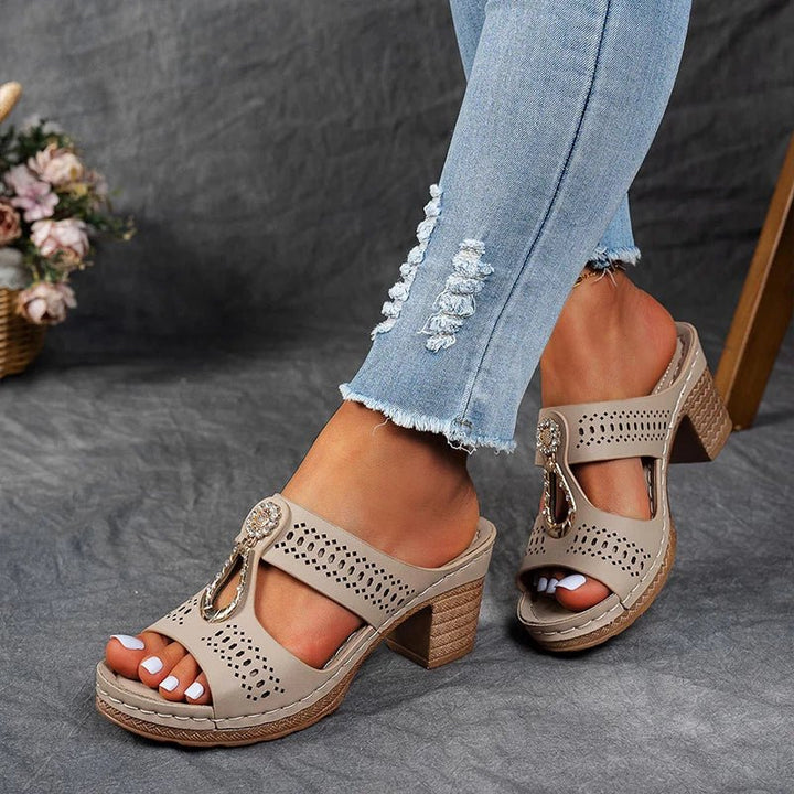 CHIC AND COMFORTABLE SUPPORTIVE SANDALS