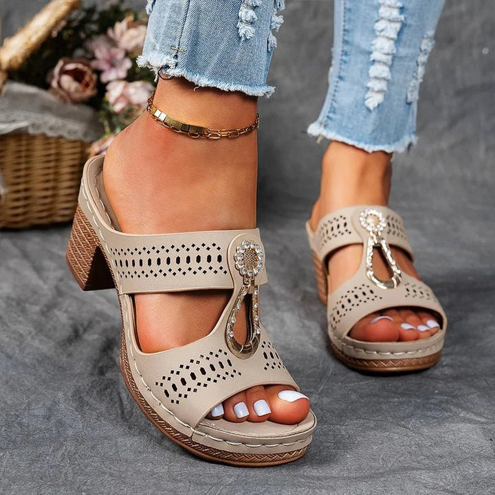 CHIC AND COMFORTABLE SUPPORTIVE SANDALS